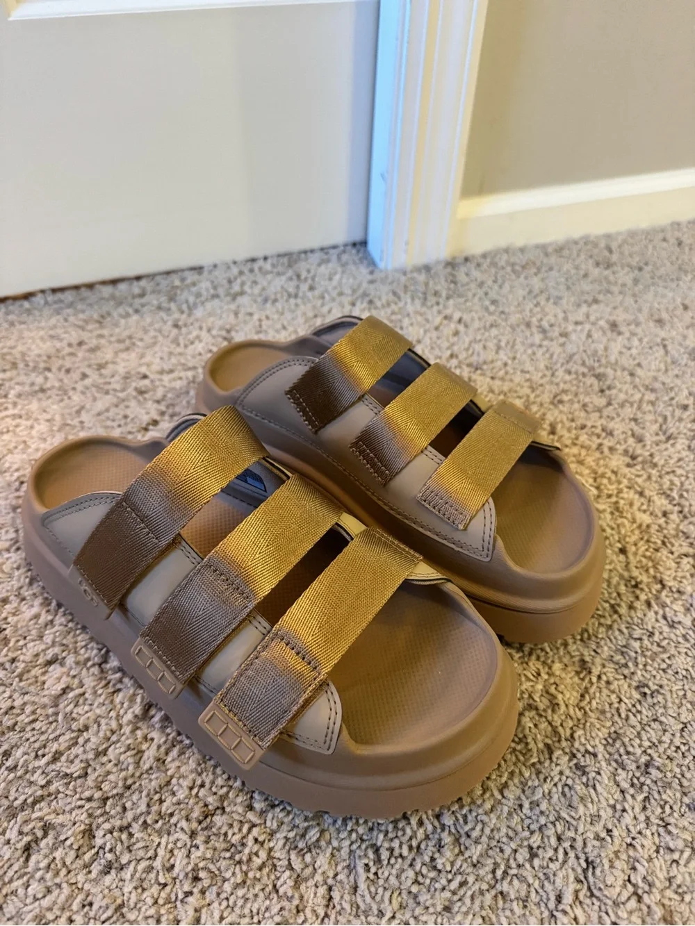 Ugg platform sandal